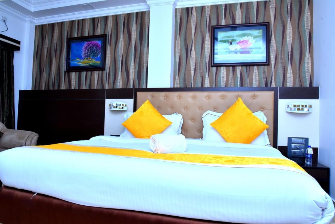 The Grand Krishna Luxury Hotel จิกมากาลูร์ ภายนอก รูปภาพ